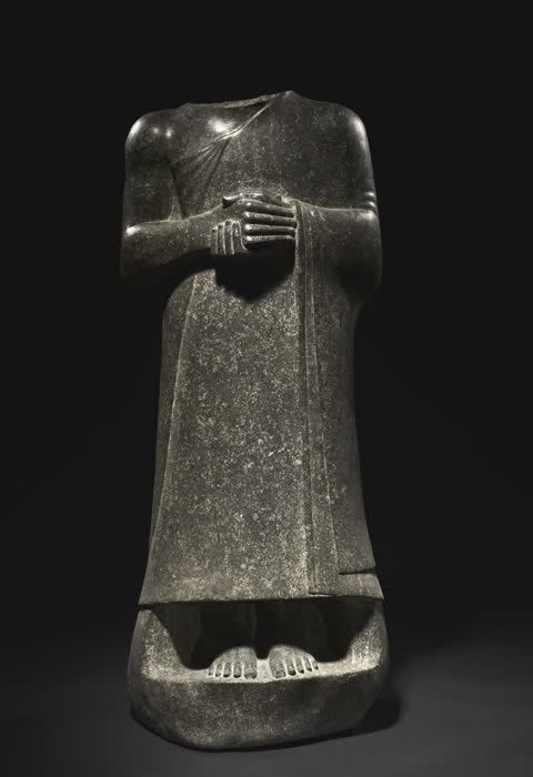 Gudea's statue and its wrong head, Girsu, Iraq