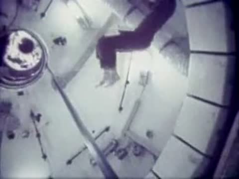 Flying Through Skylab, Skylab, in Earth orbit